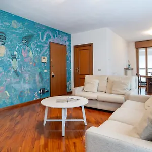 Spacious Bright Near Center And With Air Conditioning Lecco